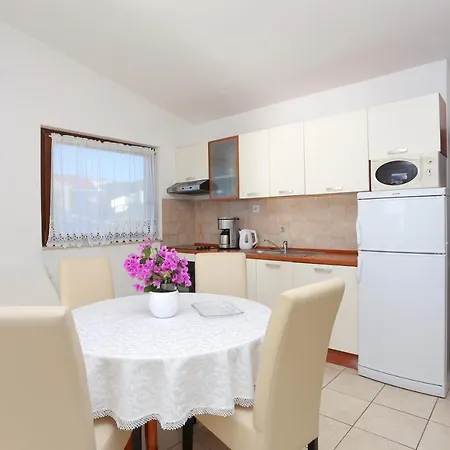 Apartment By The Sea Okrug Donji, Ciovo - 6859 *